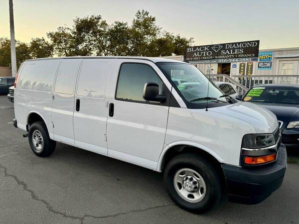 2022 Chevrolet Express 3500 - Photo 3