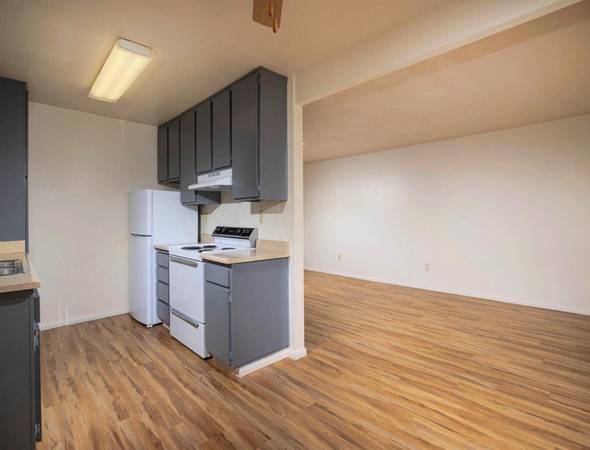 $2,215 Studio 1 Bath with New Floors + Upscale Nearby Dining & Shops (UTC)63932991209347123