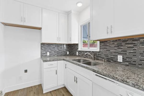 $980 / 1br - Discover your new home in the vibrant center of Campbell. (campbell)63946672731010124