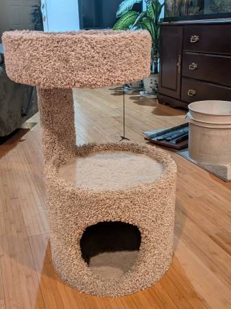 Free Cat Tower 1