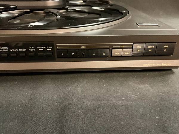 Technics SL-PC11 Compact Disc Changer 1