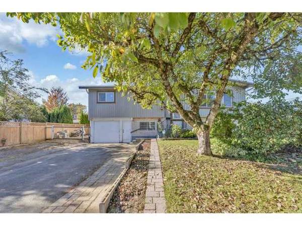 1,910 sq.ft. 4-bedroom, 3-bathroom family home on a large corner lot 1