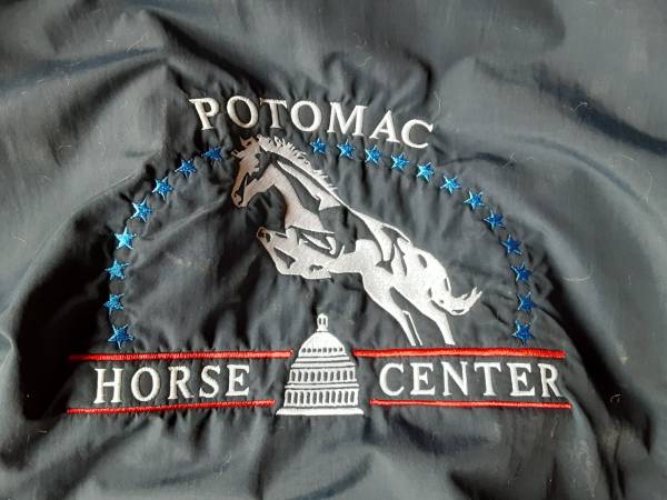 Chaqueta bordada del Potomac Horse Center de Lands' End - $40 (Dufief)634712661829131214