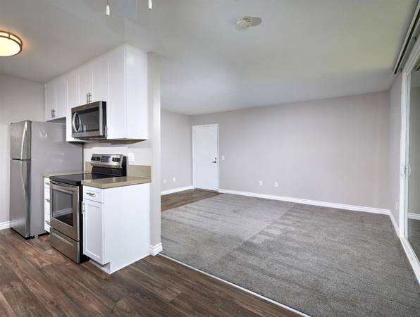 $2,200 / 1br - Updated Floors, Gorgeous Landscaping in our Luxury 1 Bedroom (Oceanside)63701626378881122
