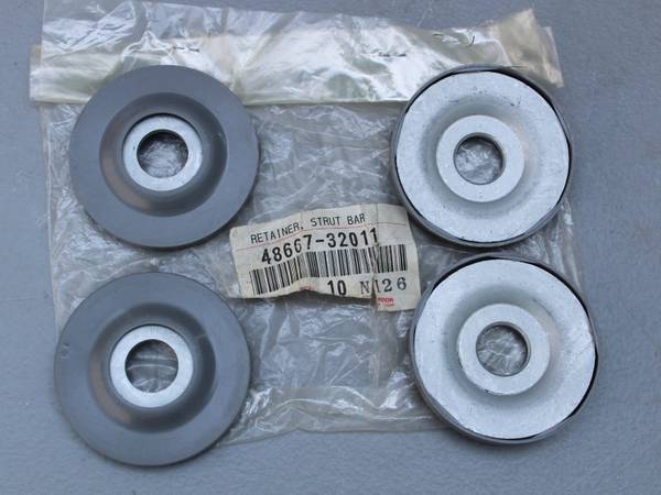 Toyota Stabilizer Bar Retainer / Front 1