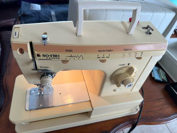 SO‑FRO by SINGER Sewing Machine – Works Great – With Case & Accessories 1
