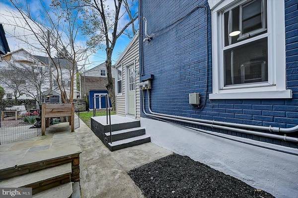 $5 / 3br - Beautifully renovated. Spacious bedrooms and modern bathrooms. (Lambertville NJ)63676291323523122