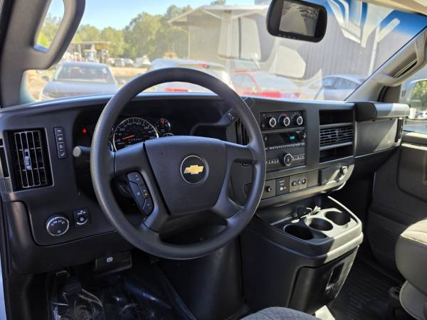 2024 Chevrolet Express 3500 SRW - Photo 12