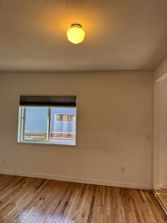 $650 / 1br - Welcome To the Barn! Montavilla One Bedroom in unique plex (Montavilla)63914854075906121