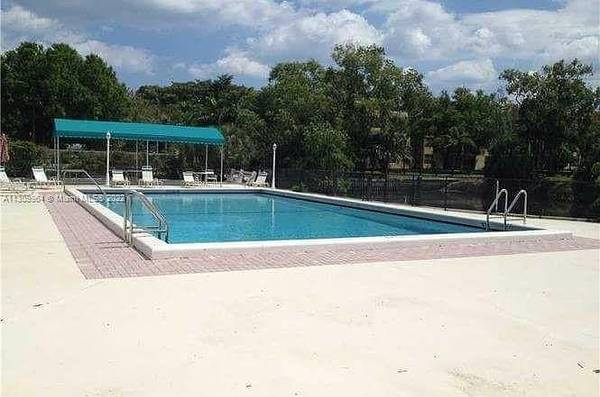 $1,695 / 1br - 1 bed 943 soft Stirling rd/56th ave (Emerald hills area of hollywood)64002013709697121