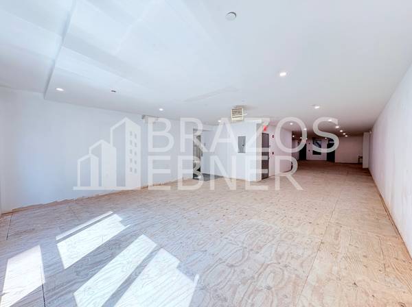 $7,500 / 2500ft2 - Half-Floor Opporunity, Rooftop Building, 7th Ave W 38th (Midtown West)63912047827970124
