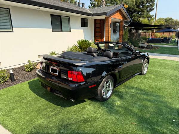 Convertible Ford Mustang GT de 5 velocidades del 2004 - $9,700 (morgan hill)63469762703235122
