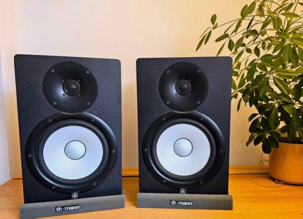 Yamaha HS8 Studio Monitors Speakers, With ISO Pads and Original packaging. - $550 (Jacksonville)63471402030849121