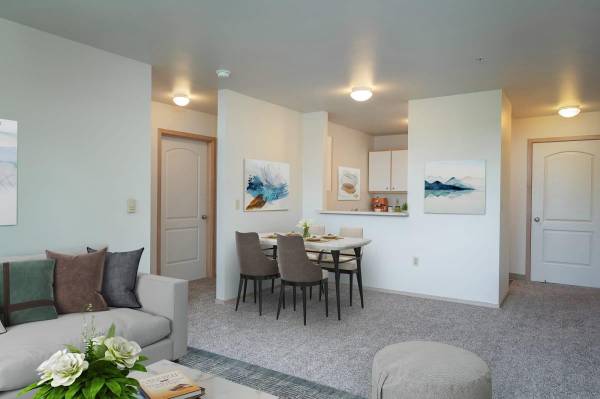 $1,246 / 1br - 624ft2 - Unbeatable Location! 1 BR With Private Sun Terraces (Buckman Neighborhood)63820824862465124