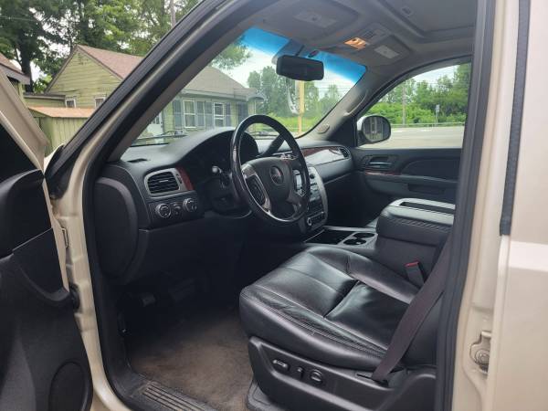 2013 YUKON XL SLT - $7,450 (NORTH TONAWANDA)63483433684225124