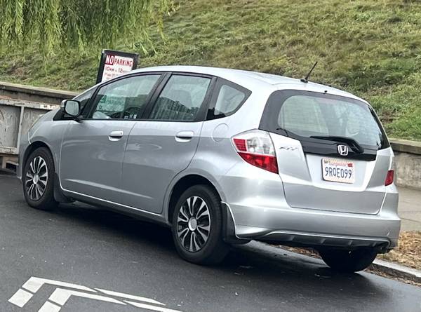 Honda Fit plateado - $9.985 (Pacific Heights)63499039938307124