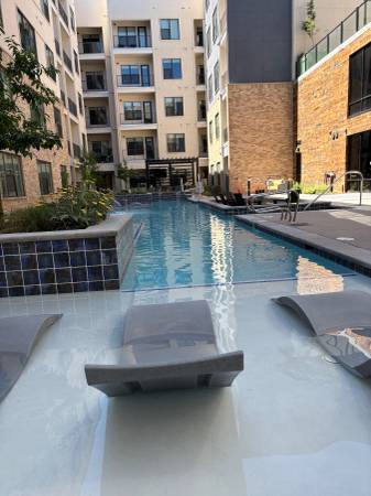 $1,400 / 1hab - 613ft2 - ¡Hermoso departamento de 1 habitación en el corazón del centro de COS! 2 meses gratis (Colorado Springs)63687084330753121