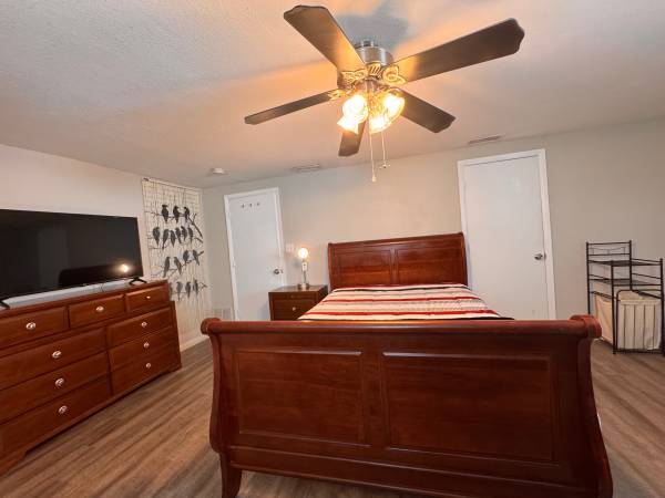 $1,100 / 1br - Newly Remodeled Efficiency for rent (Holiday)63991085026819120