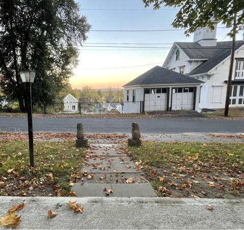 $2350.00 / 3br - 1253ft2 - All updated! Fully renovated! Beautiful front porch view with yard and64017047339393120