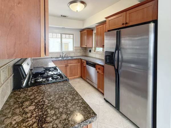 $3,200 / 2br - 863ft2 - Beautiful 2 Bed/2 Bath Townhome -Ventura (Ventura)63800689950851123