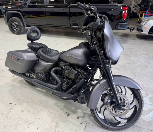 2017 Harley Davidson Street Glide - Special 1