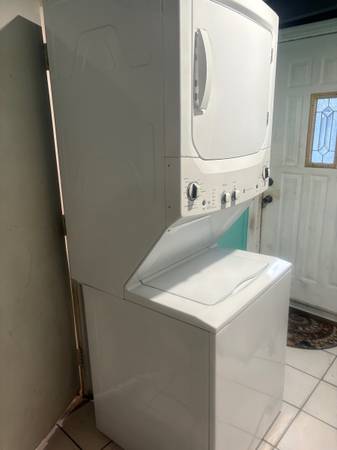 Ge stackable washer and dryer like new 27 inch - $38063444013770627121