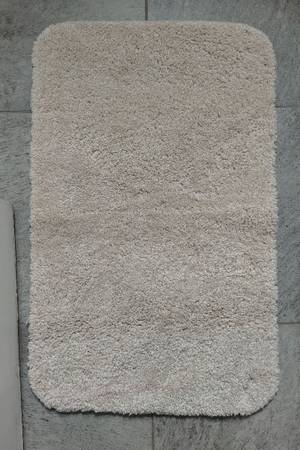 Light beige bathmat 1