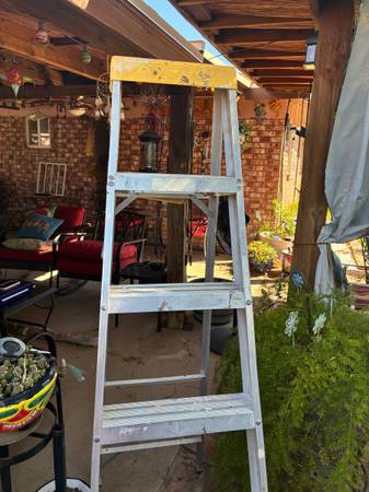 6 ft step ladder 1