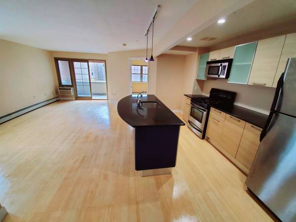 $439,000 / 1br - 670ft2 - Oportunidad de inversión para condominio soleado de 1 habitación con amplia terraza (Woodside)63854480820099120