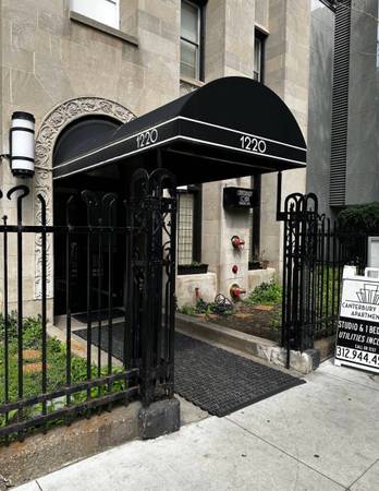 $2,000 / 400ft2 - Gold Coast Studio - Corner Unit - Great Location (Chicago)63959875475587121