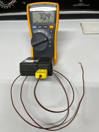 Fluke 114 Digital multimeter and type K thermocouple reader 1