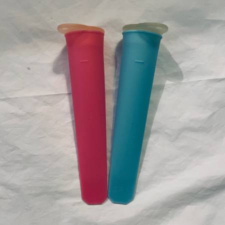 (2) Silicon squeeze storage sticks 1