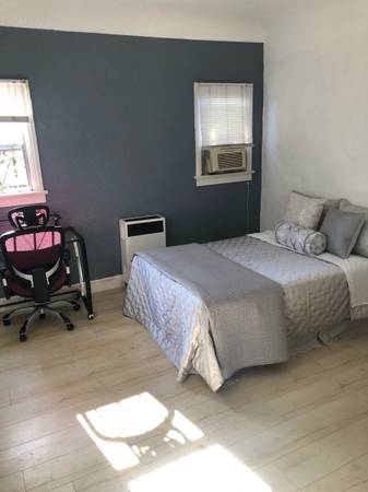 USC Student intern or student Remodeled Room nea rCampus 1