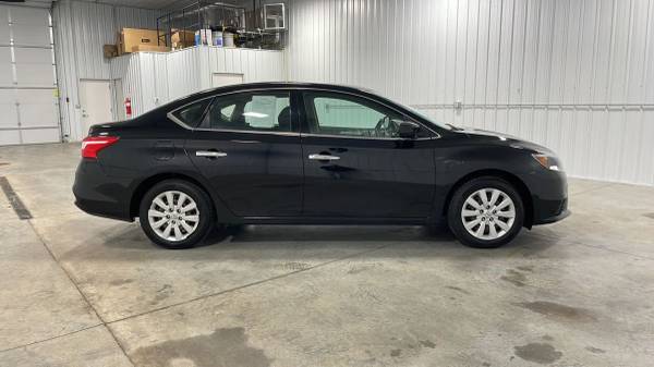 2019 Nissan Sentra - ¡Financiamiento interno disponible! - $11,99563442844305153124