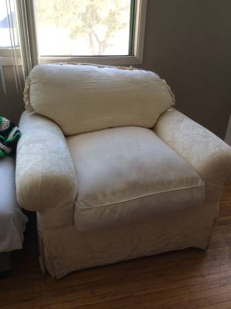 LARGE COMFORTABLE CHAIR 1