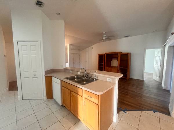 $2150.00 / 3br - 1600ft2 - Luxury 3-Bedroom Port St Lucie Home for Rent – New Paint, East of US-163823723253507124