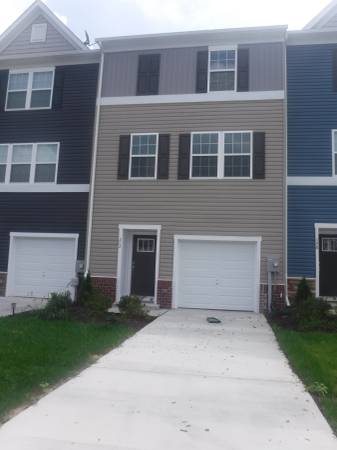 Falling Waters Newer Townhouse In Wv - Room for Rent