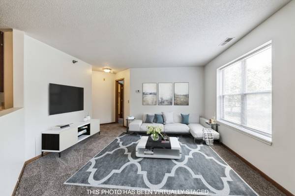 $1,450 / 1br - 856ft2 - The ideal space to balance life, work and play. (1770 121st Ave NW, Coon Rapids, MN)63868704597889124