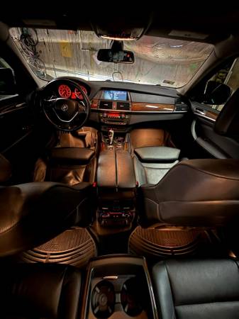 *** Luxury Sport Utility Vehicle BMW *** Excellent Condition For Sale - $12,900 (Chicago, IL)63469629398273128