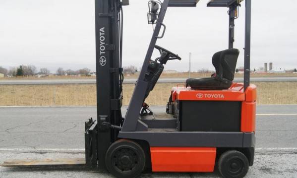 5,000 Pound Toyota Electric Forklift 1
