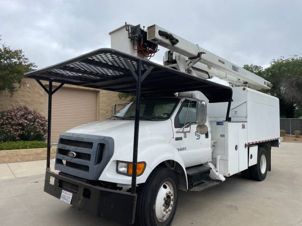 2009 Ford F750 - Photo 2