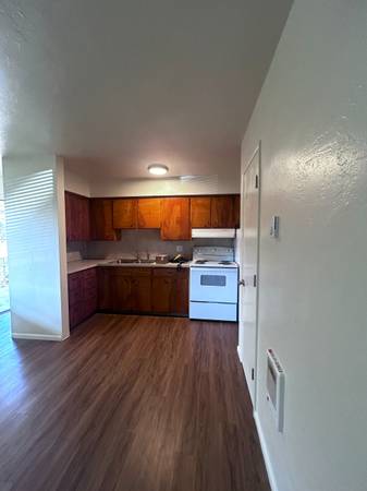 $1,100 / 1hab - 700ft2 - ¡Uno de un dormitorio en piso superior! ¡Disponible a partir del 01/11/2025!63977278114307123