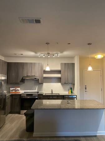 Near Downtown room for rent 1