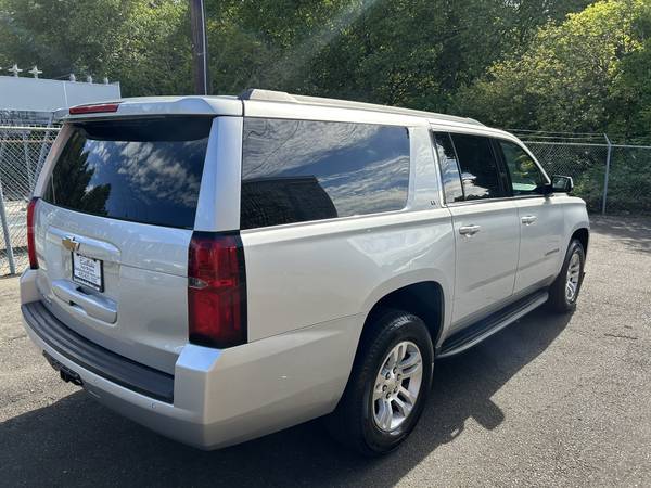 2019 Chevrolet Suburban LT 4WD --Equipado, título limpio, 8 plazas-- - $29,995 (kirkland)63613935061635124