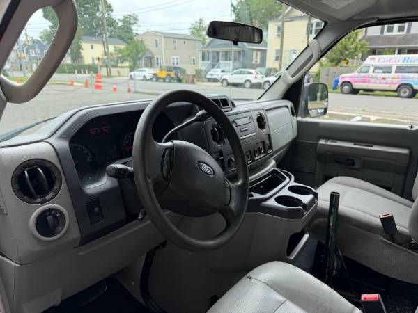 2012 Ford E250 - Photo 9
