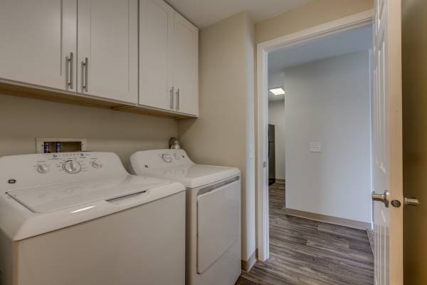 $1,649 / 1hab - 665ft2 - 🌟 Acogedora casa de 1 habitación – ¡Piso superior, piscina climatizada, gimnasio y sala de paquetes! 📦💥 (Everett, Mukilteo, Lynwood, Mill Creek)63808130963073124