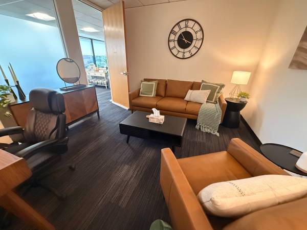 🌿 Therapy Office Space Available in Burlingame 1