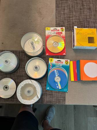 CDs/DVDs/jewel cases 1