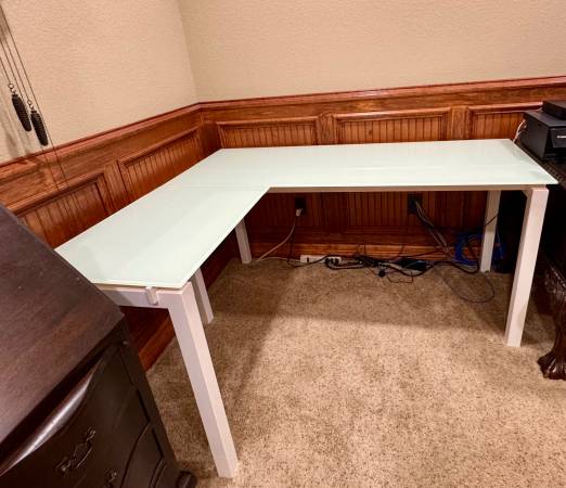Computer desk 1