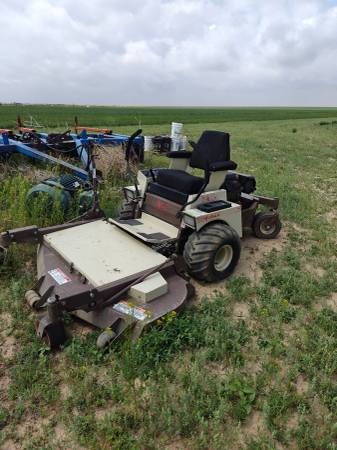 725 Grass Hopper Front Mount Mower 1